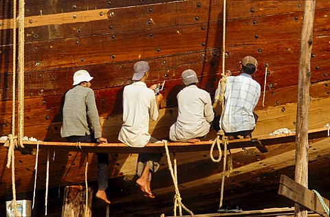 Men building a dhow, a big wooden ship that is made completely by hand, Mandvi, Gujarat, India, Asia