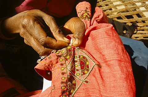 Woman making embroidery, villages in central Gujarat are famous for the different styles of embroidery, Bhirendiara, Gujarat, India, Asia