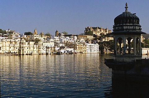 Waterfront of Udaipur with the City Palace above Lake Pichola, Rajasthan, India, Asia