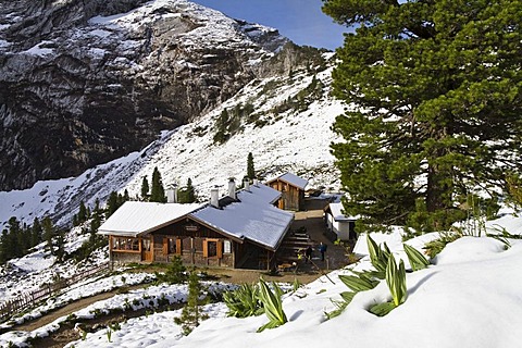 Schachenhaus, mountain huts, Wetterstein Range, Alps, Upper Bavaria, Bavaria, Germany, Europe
