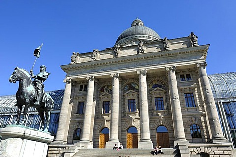 Equestrian statue of Otto of Wittelsbach, Duke of Bavaria, Bayerische Staatskanzlei, Bavarian State Chancellery, Hofgarten garden, Munich, Bavaria, Germany, Europe