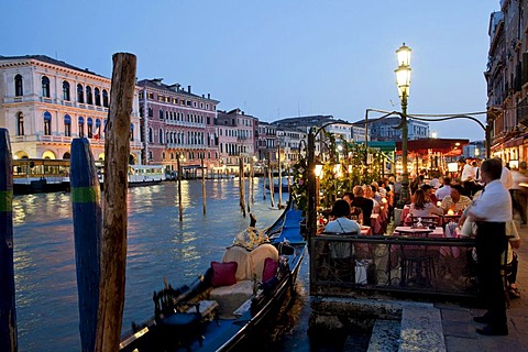 Canal Grande, Rialto at dusk, Venice, Italy, Europe