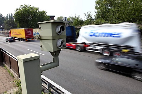 Radar controlled speed monitoring with a speed camera, on the Autobahn A40 motorway, Ruhrschnellweg, in a 100 kilometers per hour speed-limit zone, Essen, North Rhine-Westphalia, Germany, Europe