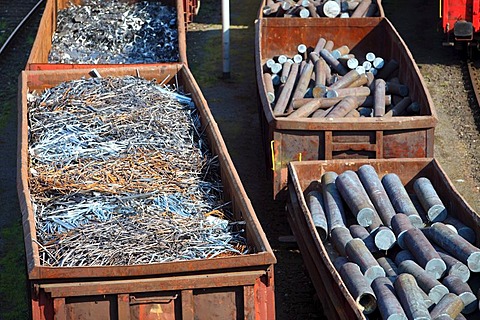 Iron and steel scrap being delivered by rail to the steelworks of HKM Huettenwerke Krupp Mannesmann, Duisburg, North Rhine-Westphalia, Germany, Europe, PublicGround