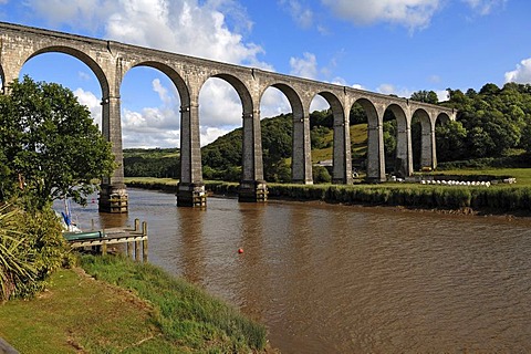 Railway viaduct across the Tamar River, with twelve arches, built in 1908, Calstock, Cornwall, England, United Kingdom, Europe