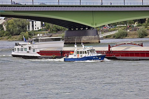 Police boat, river police, inspecting a barge, Rhine River, Kennedybruecke bridge, Bonn, North Rhine-Westphalia, Germany, Europe