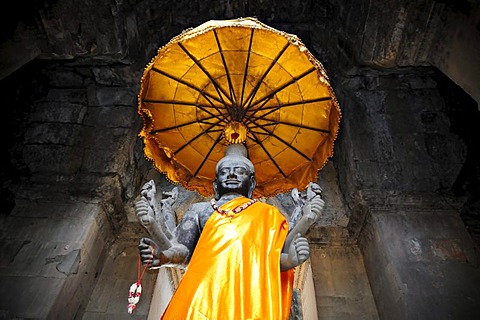 Vishnu, a Hindu god, stone sculpture, altar in the temple complex of Angkor Wat, Siem Reap, Cambodia, Asia