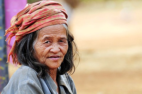 Old woman wearing a head scarf, portrait, Bolaven Plateau, southern Laos, Southeast Asia, Asia