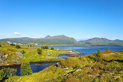 Bay near Leknes, Vestvagoy, Lofoten, Northern Norway, Norway, Scandinavia, Europe