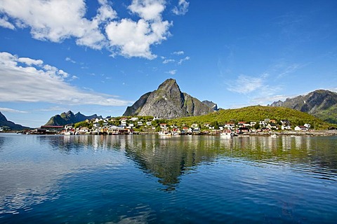 Reine village, Moskenesoya, Lofoten, Northern Norway, Norway, Scandinavia, Europe