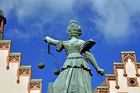 Goddess Justitia as a fountain figure, Gerechtigkeitsbrunnen, fountain of justice, Roemerberg square, historic district of Frankfurt am Main, Hesse, Germany, Europe, PublicGround