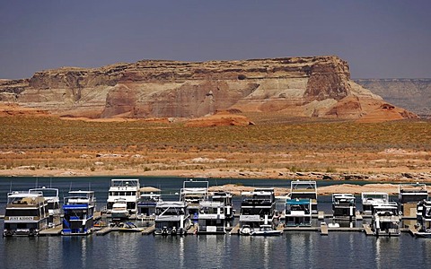 House boats are moored in the harbour of Antelope Point Marina with Tower Butte at back, Lake Powell, Wahweap Marina, Glen Canyon National Recreation Area, Page, Arizona, United States, USA