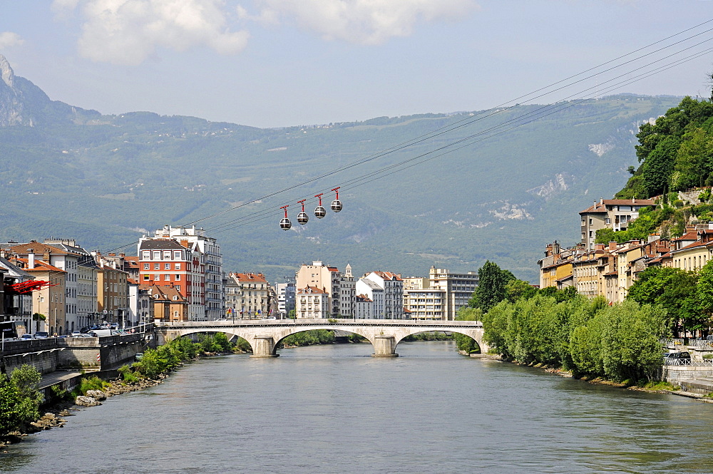 Cable car over the river Isere to Fort de la Bastille, Pont Marius Gontard Bridge, Grenoble, Rhone-Alpes, France, Europe