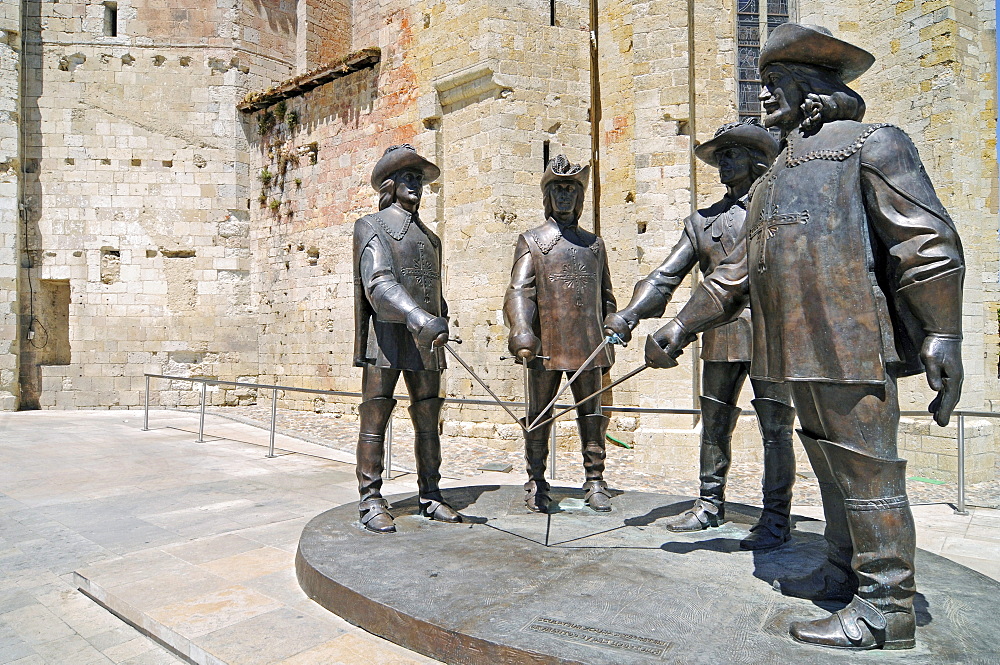 The Four Musketeers, sculpture group, Cathedral of Saint Pierre or Condom Cathedral, Via Podiensis or Chemin de St-Jacques or French Way of St. James, Condom community, Gers, Midi-Pyrenees, France, Europe