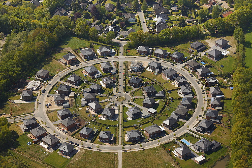 Aerial view, circle-shaped housing estate, Ahrensburg, Schleswig-Holstein, Germany, Europe