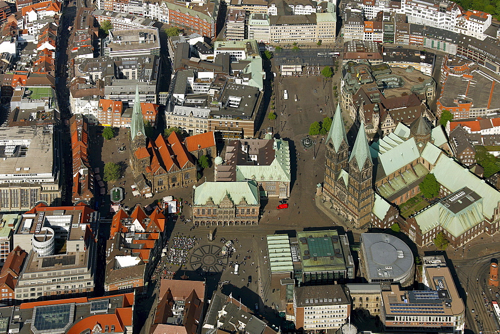 Aerial view, city hall, cathedral St. Petri-Dom, Am Markt, old town island, Bremen, Germany, Europe