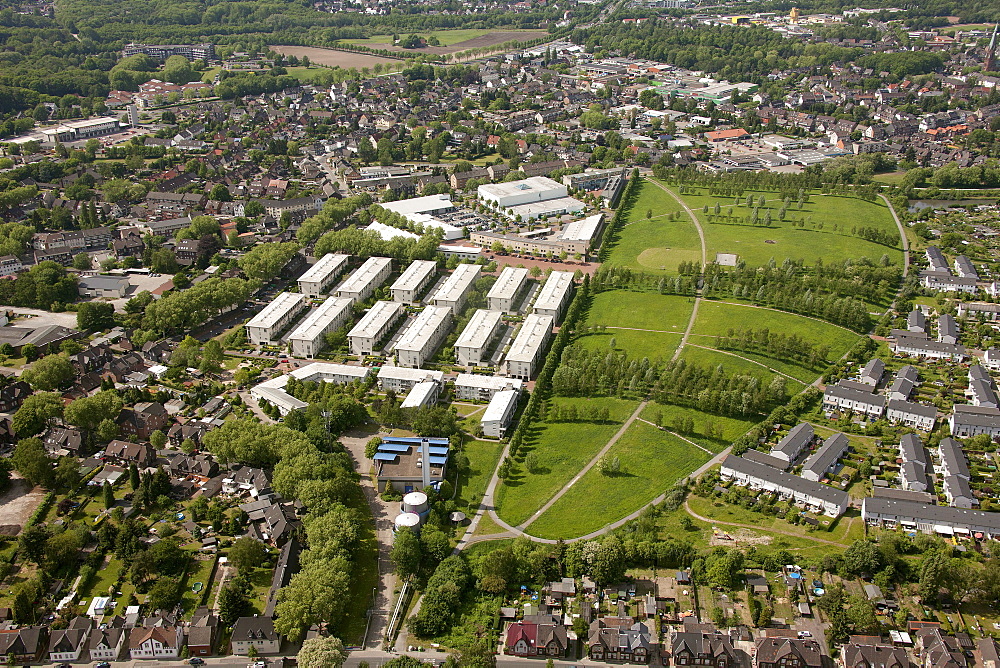 Aerial view, Prosper III, a former coal mine, Heinrich-Gutemuth-Strasse housing area, pithead stocks, Bottrop, Ruhr area, North Rhine-Westphalia, Germany, Europe