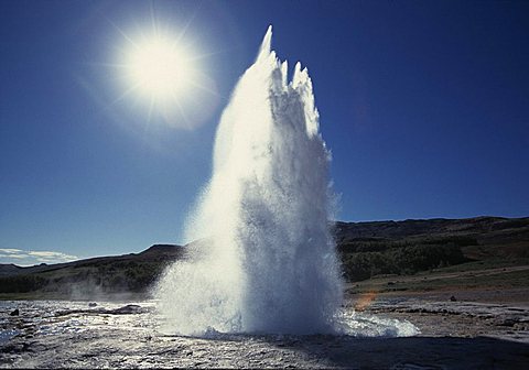 Geyser Strokkur, highlands, Iceland, Europe