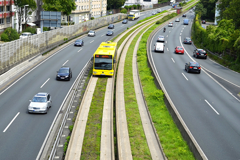 Autobahn A 40, motorway, Ruhrschnellweg with bus lanes, guided bus on the central reservation, noise barrier, Steele quarter, Essen, Ruhr Area, North Rhine-Westphalia, Germany, Europe