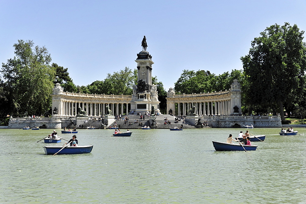 Tour boats in front of the monument to Alfonso XII. in the Parque del Buen Retiro park, Madrid, Spain, Europe