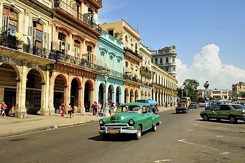 Vintage car in front of buildings with colourful facades, Habana Vieja, Old Havana, Havana, Cuba, Caribbean