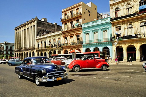 Vintage car in front of buildings with colourful facades, Habana Vieja, Old Havana, Havana, Cuba, Caribbean