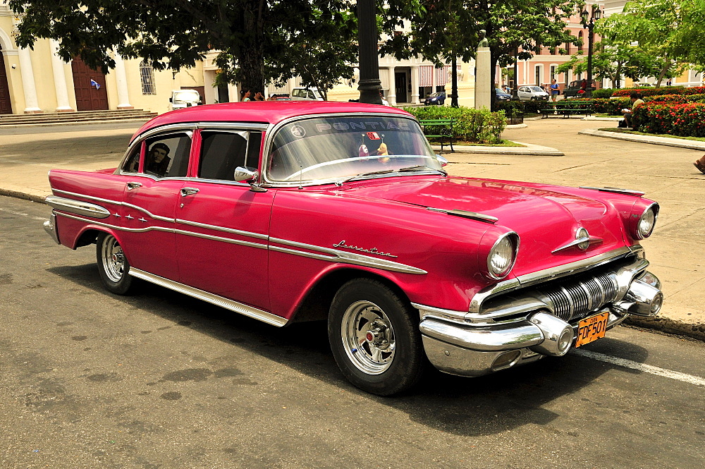 Pontiac, classic car parked next to Parque Marti park, Cienfuegos, Cuba, Caribbean