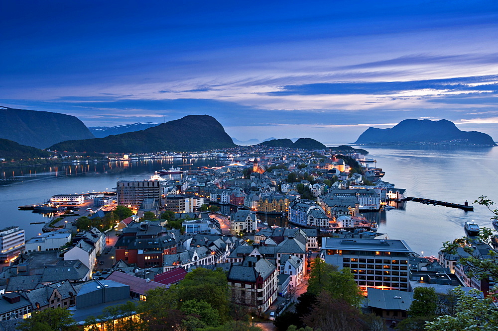 View from Aksla on Alesund at dusk, Moere og Romsdal, Norway, Scandinavia, Northern Europe