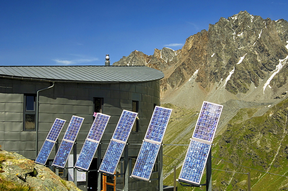 The futuristic Velan Hut, Cabane du Velan, of the Swiss Alpine Club, SAC, with its six solar panels in front of the summit of Grande Aiguille des Maisons Blanche, Valais, Switzerland, Europe