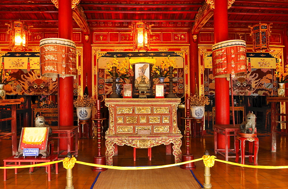 Altar with gold art and lacquer art in the Hall of Honour "The Mieu" in honor of the 10 Nguyen emperors, Hoang Thanh Imperial Palace, Forbidden City, Hue, UNESCO World Heritage Site, Vietnam, Asia