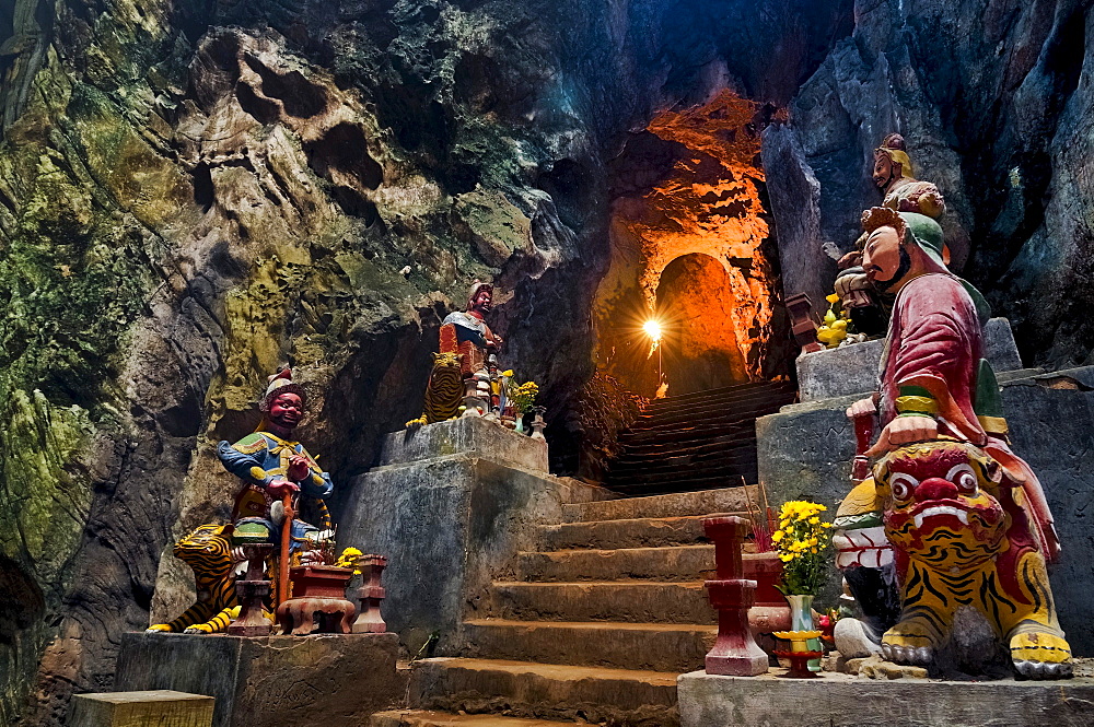 Entrance to Huyen Khong cave, protective deities, guardian figures, Marble Mountains, Ngu Hanh Son, Thuy Son, Da Nang, Vietnam, Asia