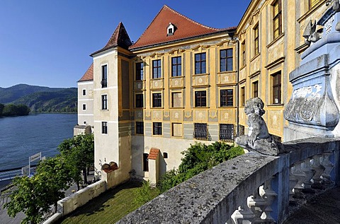 Duernstein Abbey, view from the balcony, Danube River, Baroque angel, Wachau Cultural Landscape, a UNESCO World Heritage site, Lower Austria, Austria, Europe