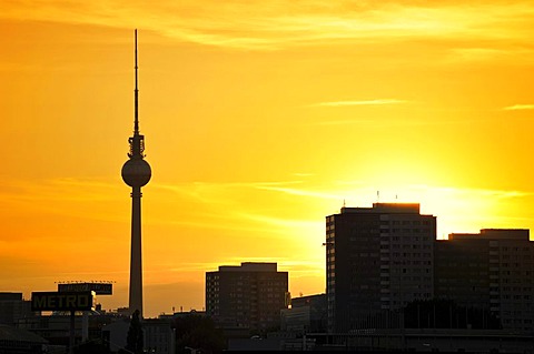 Sunset behind the TV tower, Mitte district, Berlin, Germany, Europe