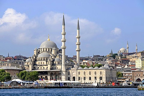 Yeni Cami or New Mosque, Eminonu district, Golden Horn, Halic, Bosphorus, Bogazici, Istanbul, Turkey