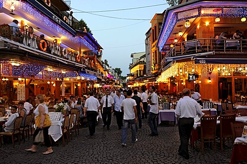 Restaurants in the Kumkapi district on the waterfront on the Sea of Marmara, Marmara Denizi, Istanbul, Turkey