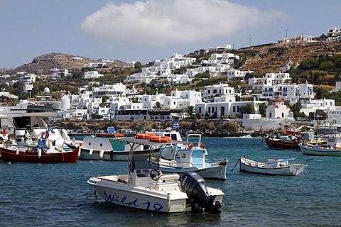 Boats in the bay of Mykonos, fishing harbor, old town, Mykonos, Greece, Europe