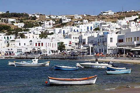 Boats in the bay of Mykonos, fishing harbor, old town, Mykonos, Greece, Europe