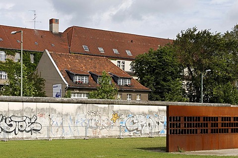 "Fenster des Gedenkens", "Window of Remembrance" for victims of the Berlin Wall Memorial, Bernauer Strasse, Mitte quarter, Berlin, Germany, Europe