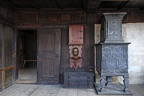 Upper parlour with stove in Schultheissenhof from Obernbreit, 1554, Franconian open-air museum, Eisweiherweg 1, Bad Windsheim, Middle Franconia, Bavaria, Germany, Europe