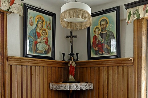 The Herrgottswinkel christian corner in a living room, around 1900, farmhouse from Kleinrinderfeld built in 1779, Franconian open-air museum, Eisweiherweg 1, Bad Windsheim, Middle Franconia, Bavaria, Germany, Europe