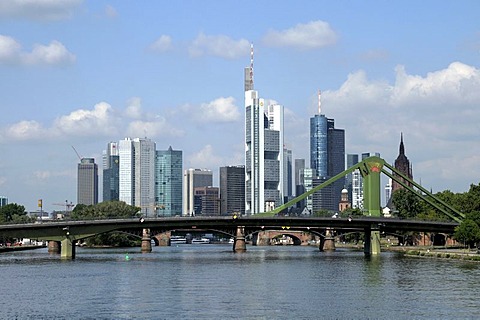 Skyline, Saint Bartholomeus's Cathedral on the right, Main river, Frankfurt am Main, Hesse, Germany, Europe