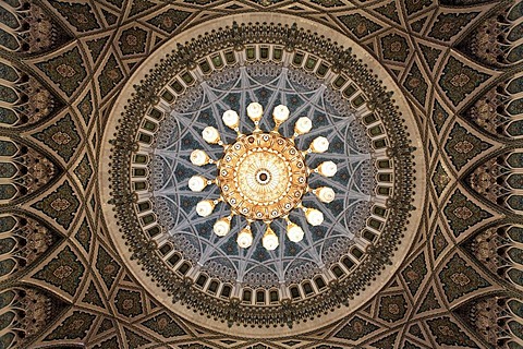 Swarowski chandelier, weight eight tons, width eight meters, height 15 meters, dome, ornaments, prayer hall men, Sultan Qaboos Grand Mosque, Muscat capital, Sultanate of Oman, gulf states, Arabic Peninsula, Middle East, Asia