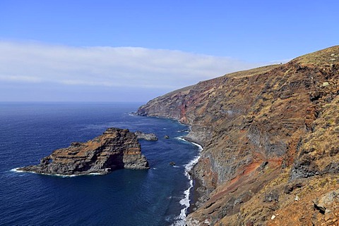 Cliffs and rocky island of Roque de las Tabaidas, Atlantic Ocean, Santo Domingo de Garafia, La Palma, La Isla Verde, La Isla Bonita, Canary Islands, Islas Canarias, Spain, Europe