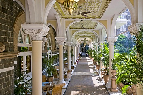 Arcade, garden, Taj Mahal Hotel, Colaba district, Mumbai, Maharashtra, India, Asia