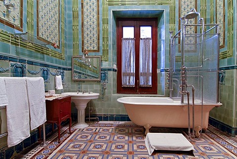 Bathroom tiled with Belgian tiles, Heritage Hotel Raj Niwas Palace, Dholpur, Rajasthan, North India, India, Asia