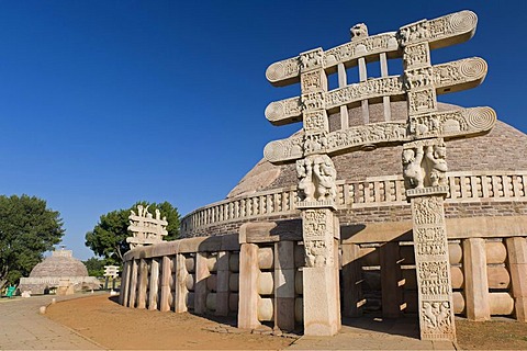 Stupas of Sanchi, UNESCO World Heritage site, built by King Ashoka, Mauryan dynasty, Sanchi, Vidisha in Madhya Pradesh, North India, India, Asia