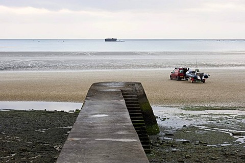 Arromanches-les-Bains, D-Day, Gold Beach, remnants of the artificial landing harbour, Mulberry Harbour, Normandy, France, Europe