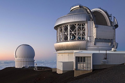 Mauna Kea Observatory on the summit of the Mauna Kea volcano, 4205m, Gemini Observatory, right, Canada France Hawaii Telescope, CFHT, at back, Mauna Kea, Hawaii, USA