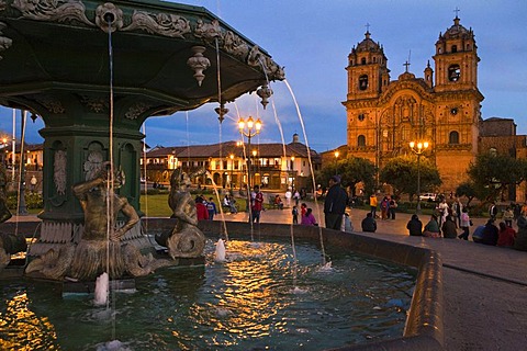 Plaza de Armas with the Iglesia de la Compania de Jesus church, Cusco, Peru, South America