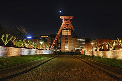 Industrial buildings illuminated at night, Zeche Zollverein Coal Mine, Oberhausen, North Rhine-Westphalia, Germany, Europe